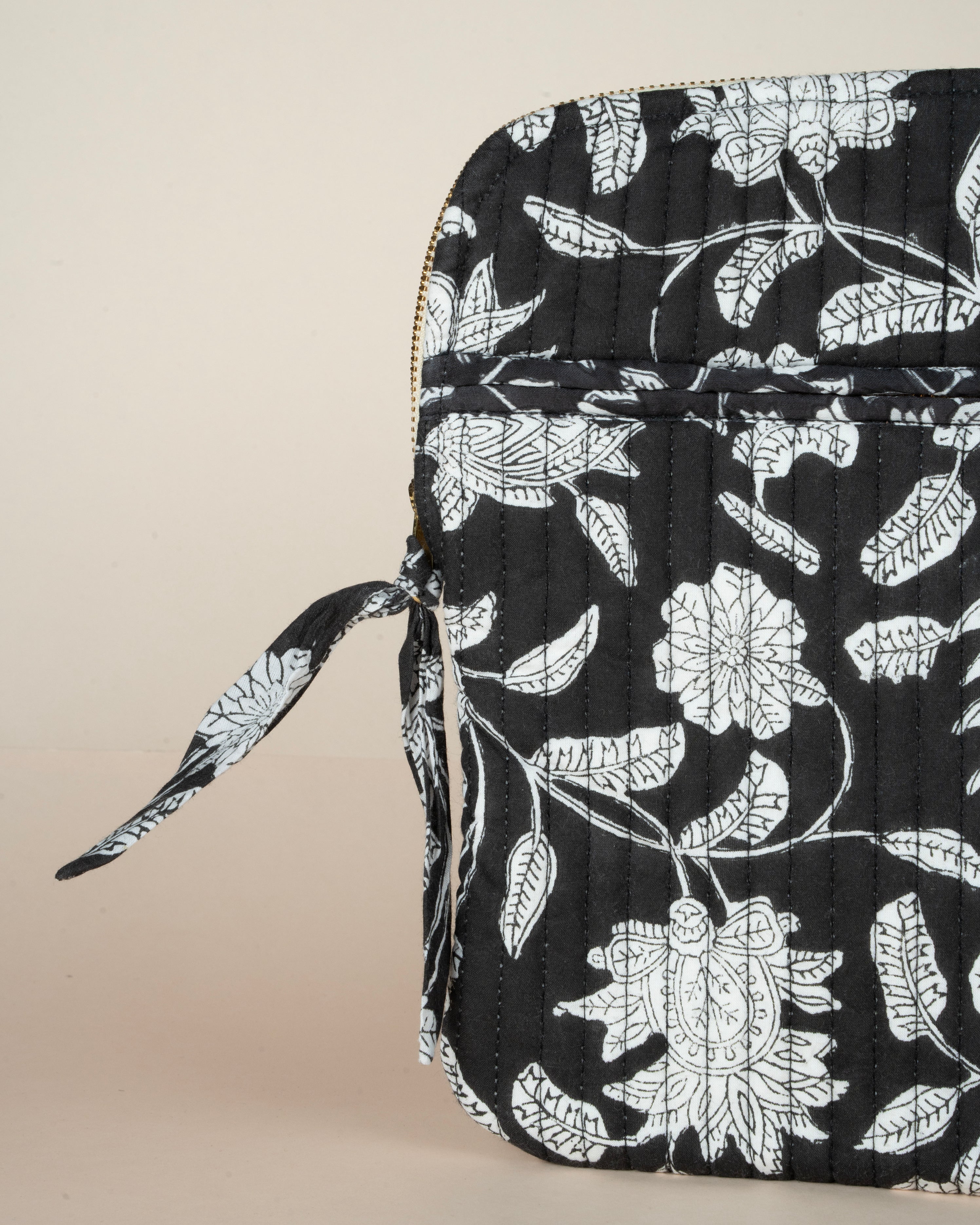 Laptop Sleeves_Floral Black